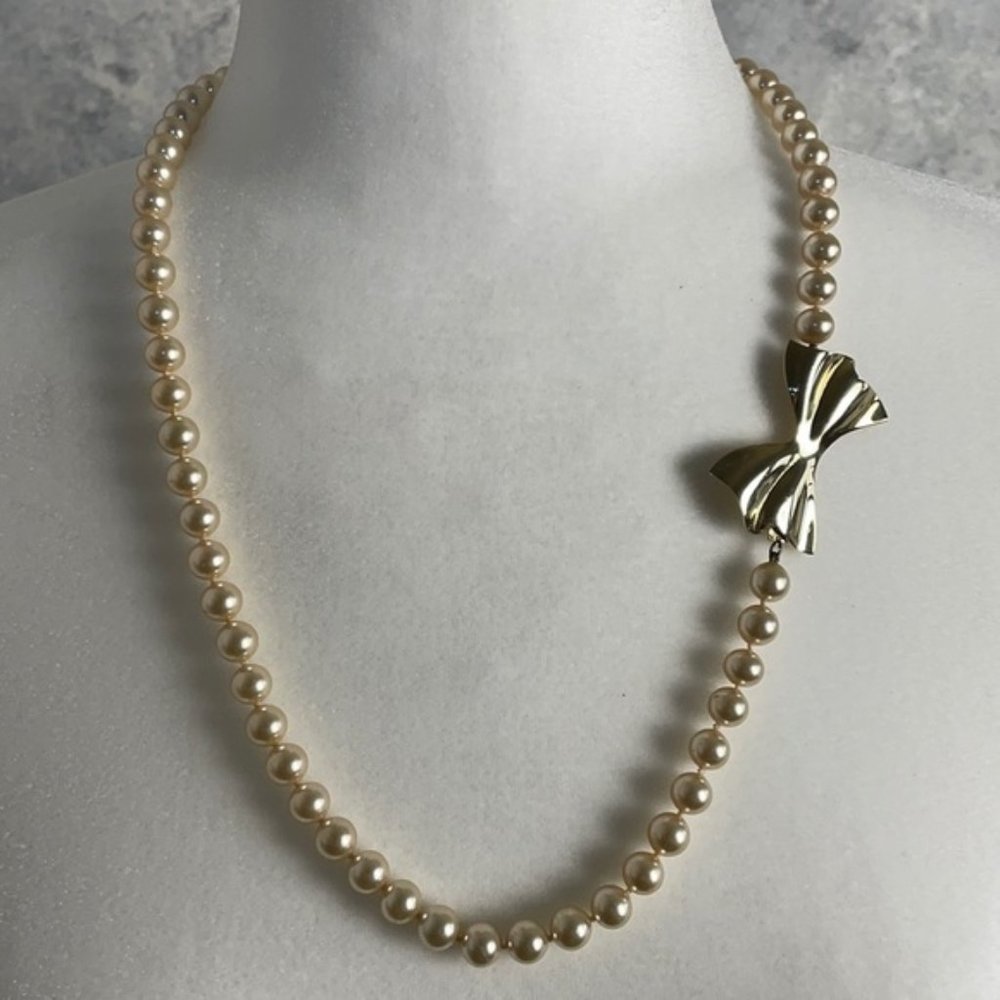 VINTAGE Champagne Pearls with Gold Bow Clasp